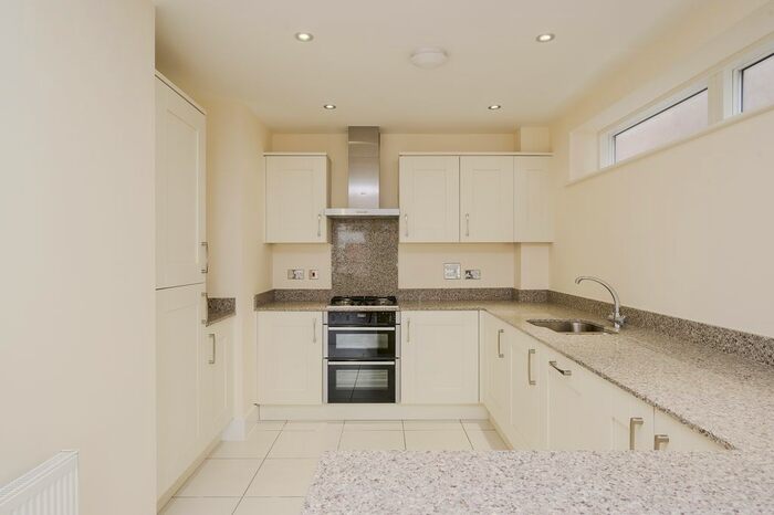 2 Bedroom Flat To Rent In Central Road, Worcester Park, KT4