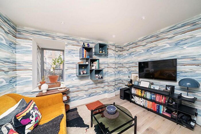 2 Bedroom Flat For Sale In Hermes Street, London, N1