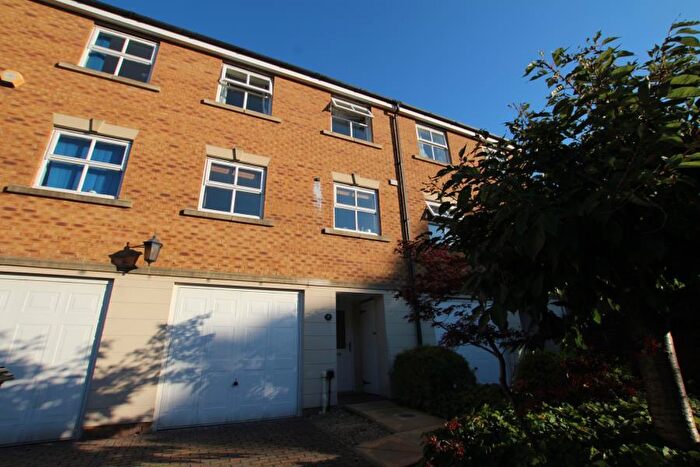 6 Bedroom Terraced House To Rent In Lancelot Road - Stoke Park, BS16