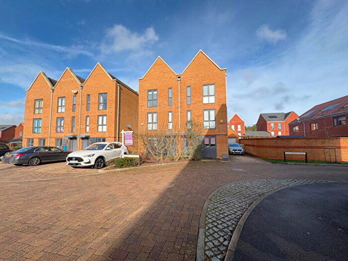 3 Bedroom Semi Detached House For Sale In Cobbett Square, Bordon, Hampshire, GU35