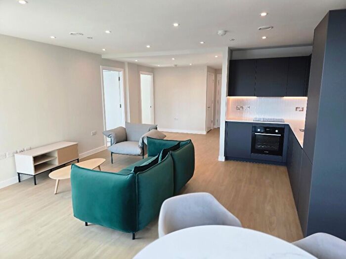 2 Bedroom Apartment To Rent In Emporium House East, Alloway Courtyard, Weldale Street, Reading, RG1