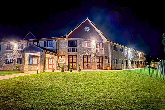 2 Bedroom Apartment For Sale In Newshaw Lane, Hadfield, SK13