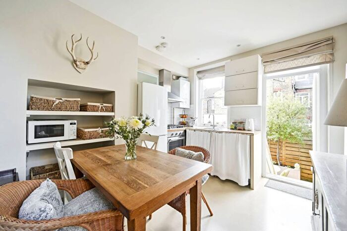 2 Bedroom Flat To Rent In Normanhurst Mansions, Munster Village, London, SW6