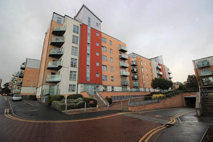 2 Bedroom Flat To Rent In Queen Mary Avenue, London, E18