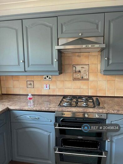 3 Bedroom Semi-Detached House To Rent In Hawthorn Walk, Hazelmere, HP15