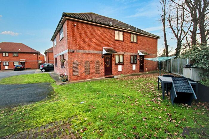 1 Bedroom Terraced House To Rent In Brentwood Road, Romford, RM2