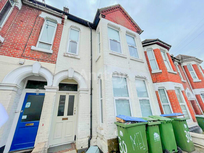 6 Bedroom Semi-Detached House To Rent In Wilton Avenue, Southampton, SO15