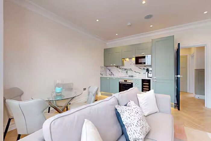 2 Bedroom Flat To Rent In Larkfield Road, Richmond, TW9