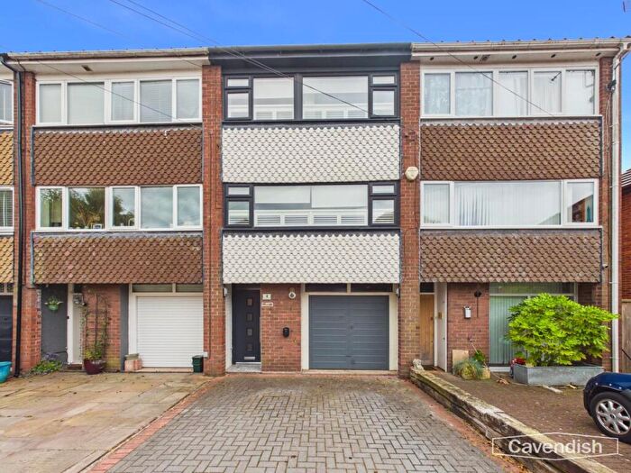 2 Bedroom Town House For Sale In Mossley Court, Hawarden, Deeside, CH5