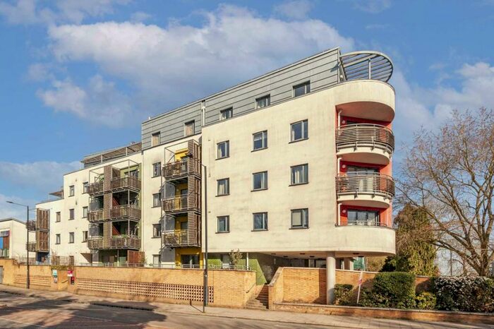 2 Bedroom Flat To Rent In Crown Dale, Streatham, SE19