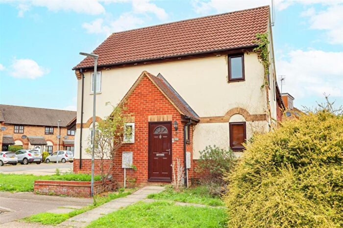 House To Rent In Hollybush Way, Cheshunt, Herts, EN7