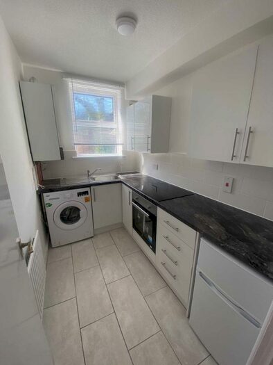2 Bedroom Flat To Rent In Wilmslow Road, Fallowfield, M14