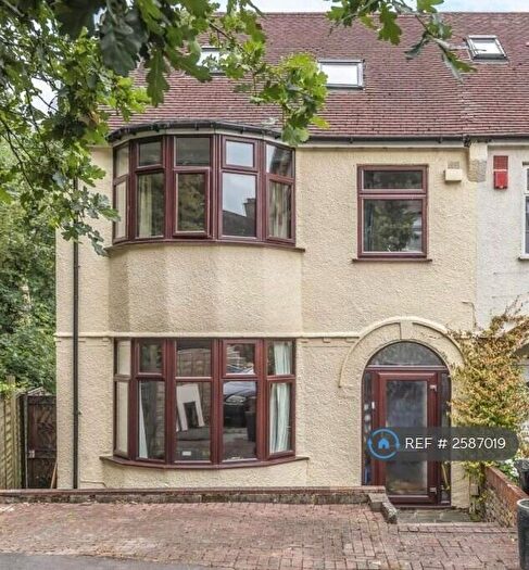 5 Bedroom Semi Detached House To Rent In Grangecliffe Gardens, London, SE25