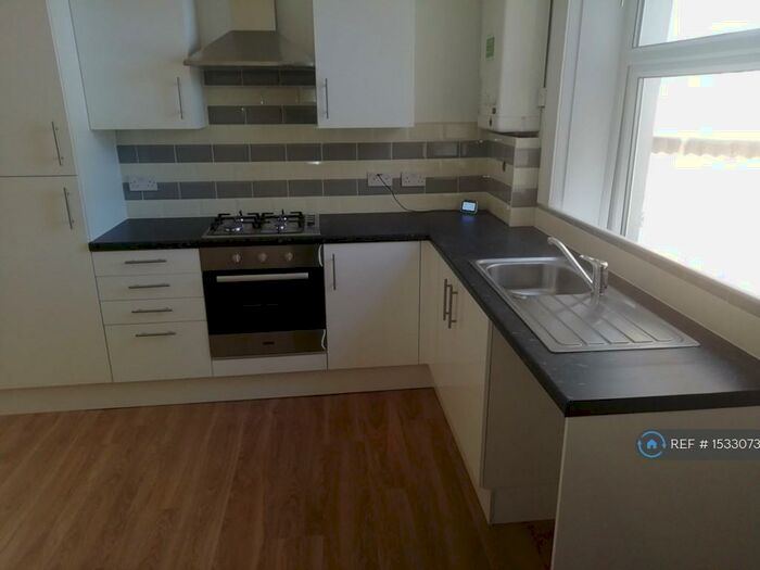 2 Bedroom Flat To Rent In St. Johns Lane, Halifax, HX1