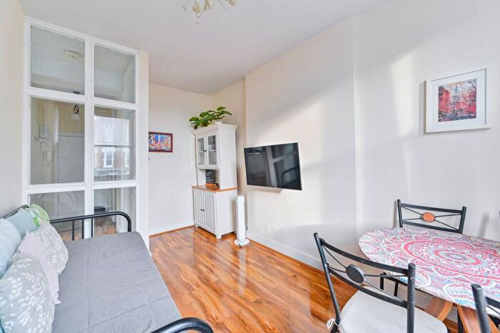 1 Bedroom Flat To Rent In Flat, Battersea, London, SW11