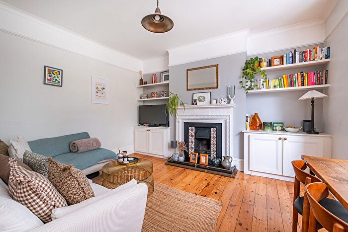 1 Bedroom Flat For Sale In Trinity Road, London, SW18