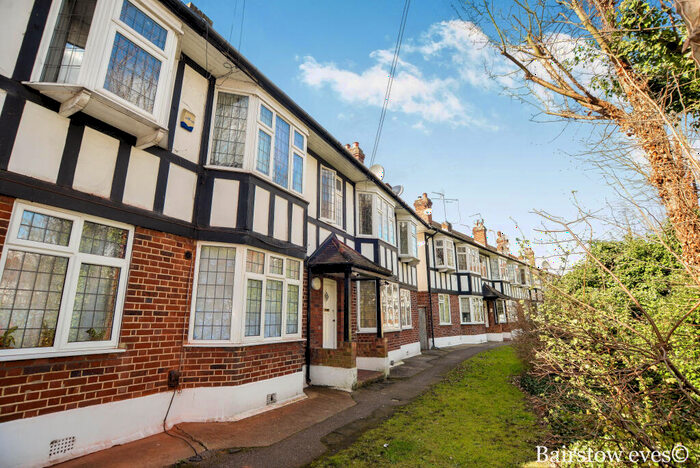 2 Bedroom Flat To Rent In Tudor Court, Walthamstow, E17