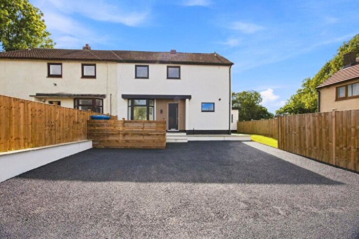 3 Bedroom Semi-Detached House To Rent In Hawks Grove, Rossendale, BB4