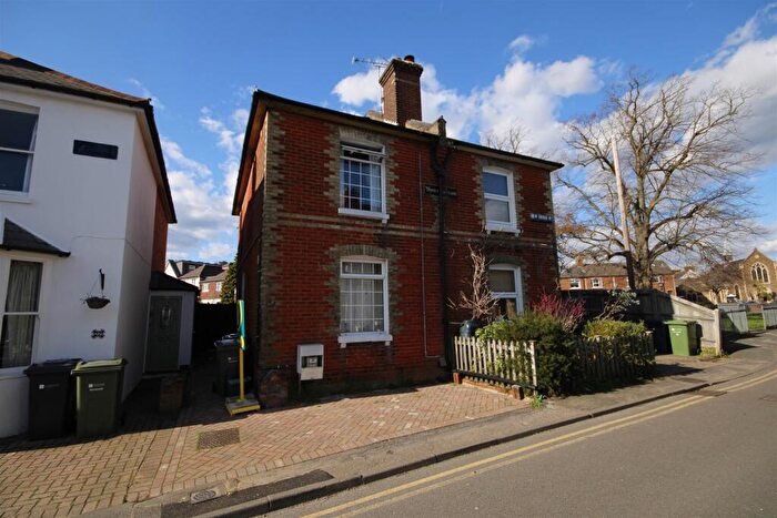 3 Bedroom House To Rent In New Cross Road, Guildford, GU2