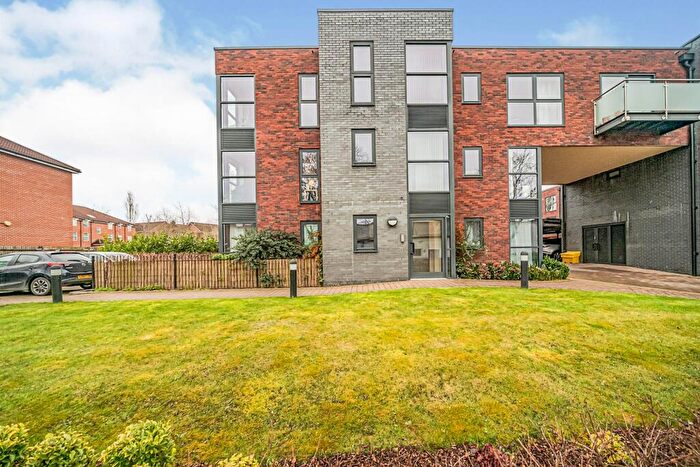 2 Bedroom Flat For Sale In Groom Place, Welwyn Garden City, AL7