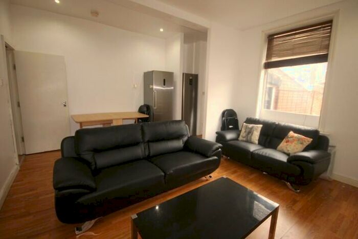 6 Bedroom Terraced House To Rent In Lucas Place, Woodhouse, Leeds, LS6