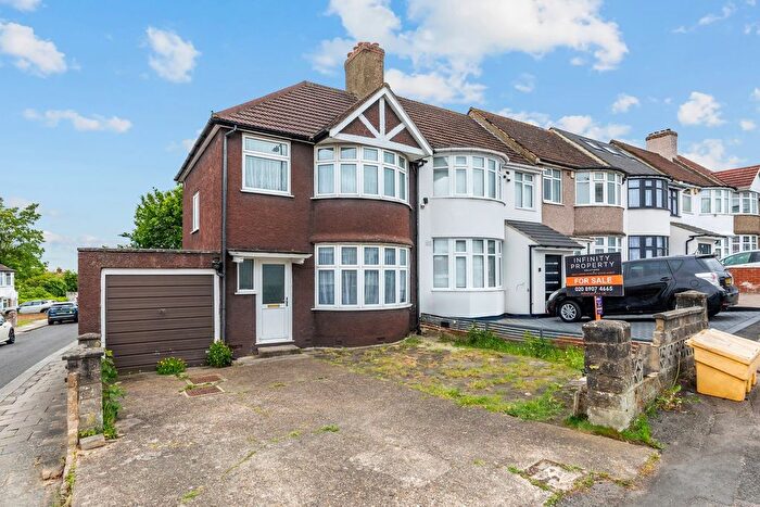 3 Bedroom Terraced House For Sale In Wakemans Hill Avenue, London, NW9