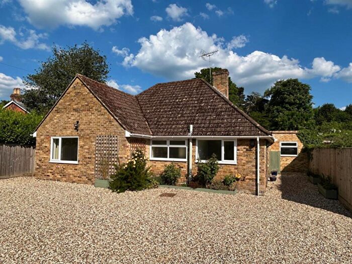 4 Bedroom Link Detached House For Sale In Highmoor Cross, Henley-On-Thames, RG9