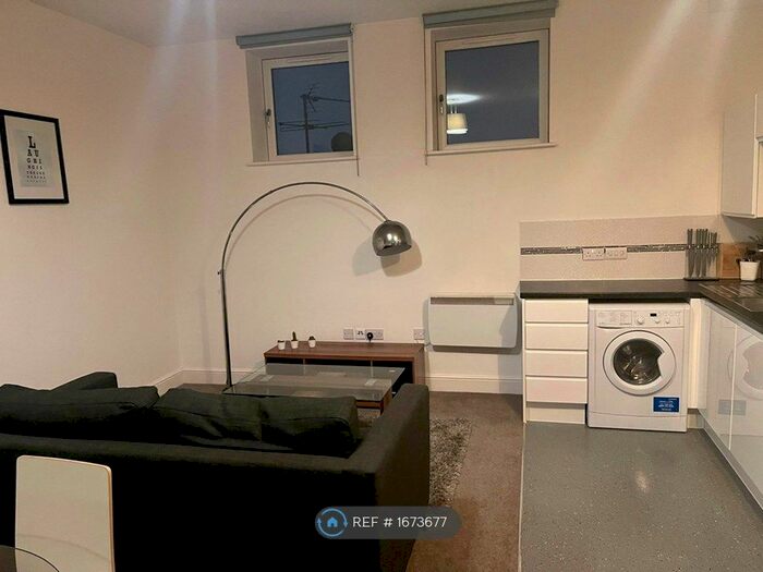 2 Bedroom Flat To Rent In Warple Way, Ealing, London, W3