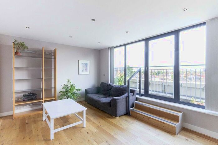 2 Bedroom Flat To Rent In Broadway, London, W13
