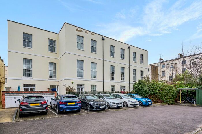 2 Bedroom Flat To Rent In Berkeley Street, Cheltenham, GL52