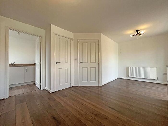 5 Bedroom Detached House To Rent In Vickers Close, Gedling, Nottingham, NG4