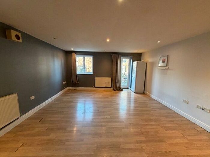 2 Bedroom Flat To Rent In John Street, Luton, LU1