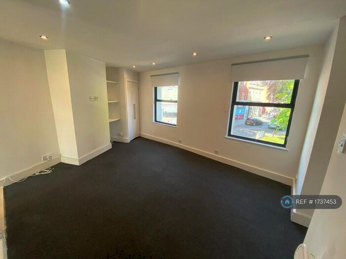 1 Bedroom Flat To Rent In Wood Street, High Barnet, EN5