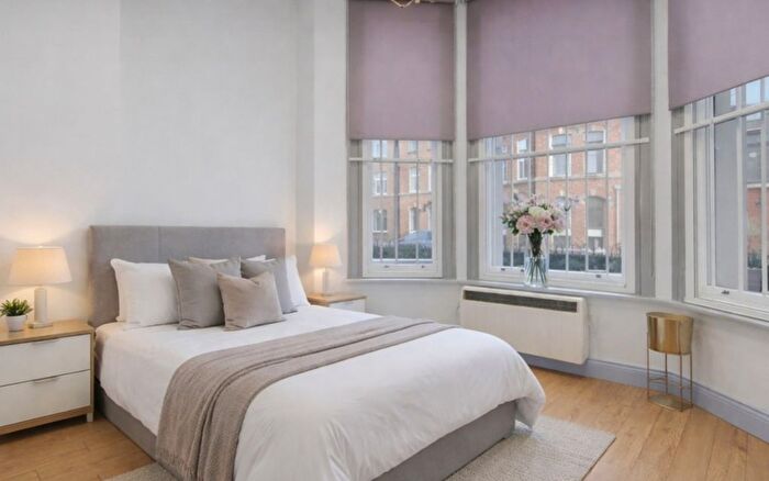 1 Bedroom Flat To Rent In Ground Floor Front Warwick Road, London, SW5