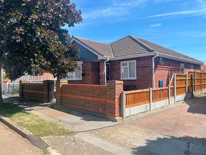 3 Bedroom Bungalow To Rent In Avon Road, Canvey Island, SS8