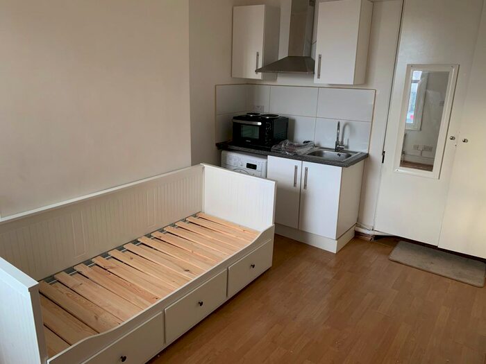 Studio To Rent In West End Lane, West Hampstead, London, NW6