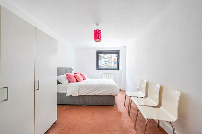 1 Bedroom Flat For Sale In Millharbour, Canary Wharf, London, E14