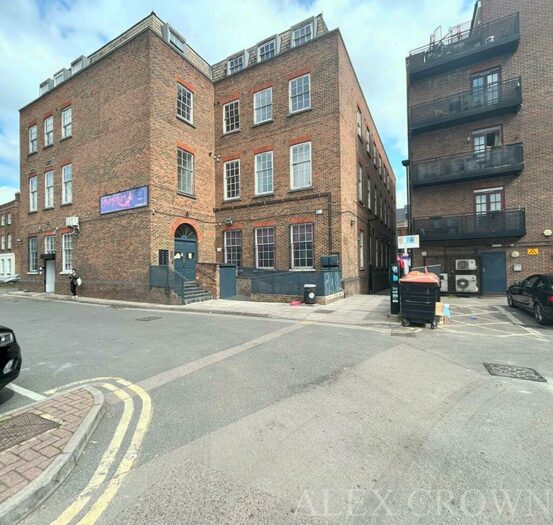 2 Bedroom Apartment To Rent In Stoke Newington High Street, Stoke Newington, N16