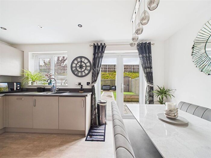 3 Bedroom Semi-Detached House For Sale In Haddon Close, Elloughton, HU15