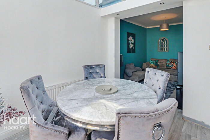 3 Bedroom Chalet For Sale In Spencer Gardens, Rochford, SS4