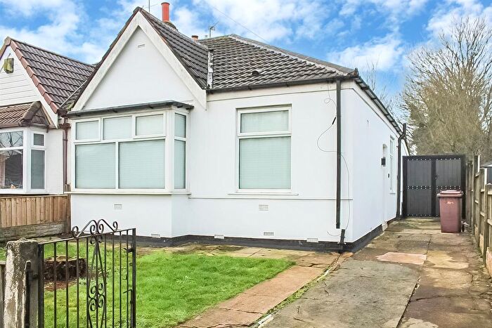 2 Bedroom Semi-Detached Bungalow To Rent In Carr Mill Road, St. Helens, Merseyside, WA11
