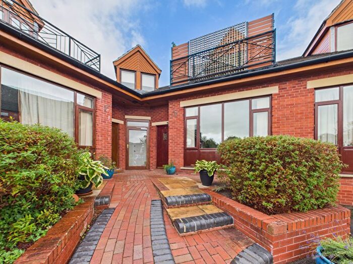 2 Bedroom Flat For Sale In Elgin Court, Stonehouse, GL10