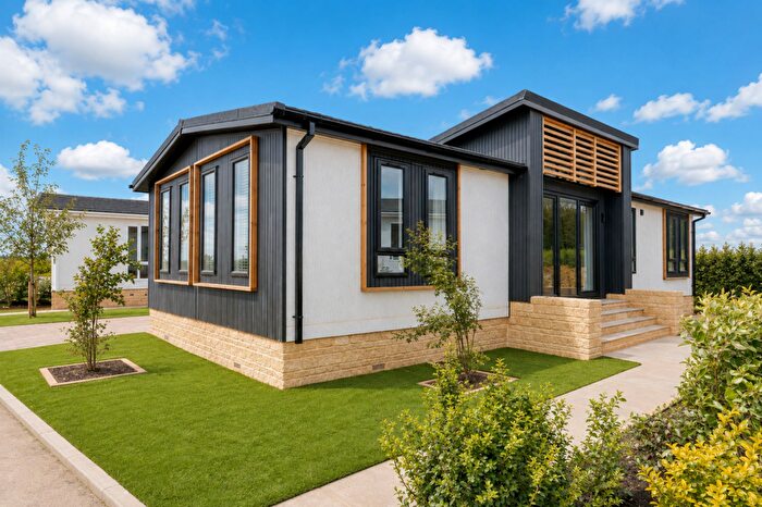 2 Bedroom Park Home For Sale In Bletchingdon, Kidlington, OX5