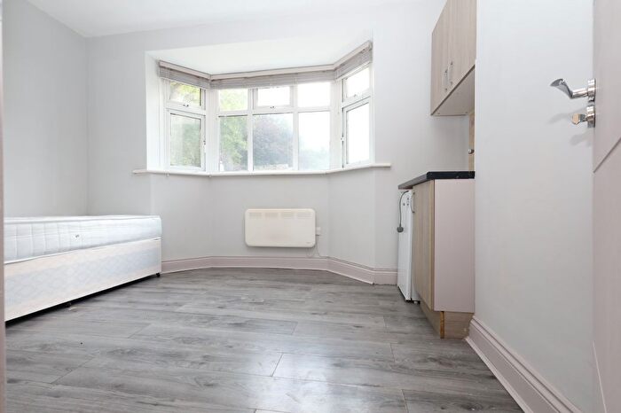 Studio To Rent In High Grove, Plumstead, SE18