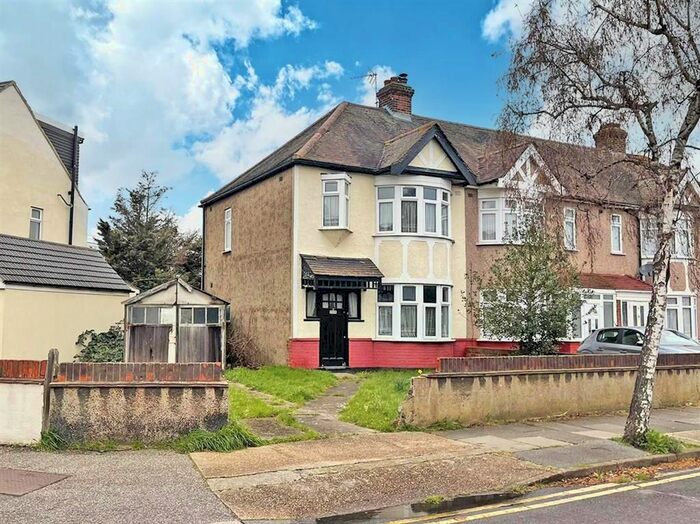 4 Bedroom End Of Terrace House To Rent In Harlow Road, Rainham, RM13