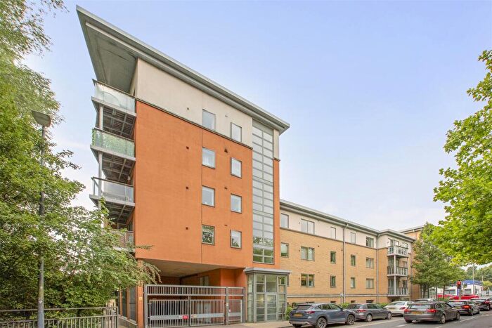 2 Bedroom Apartment For Sale In Ryemead Boulevard, High Wycombe, HP11