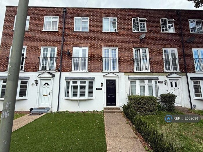 4 Bedroom Terraced House To Rent In White Rose Lane, Woking, GU22