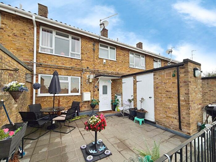 2 Bedroom Maisonette For Sale In Rectory Row, Bracknell, Berkshire, RG12