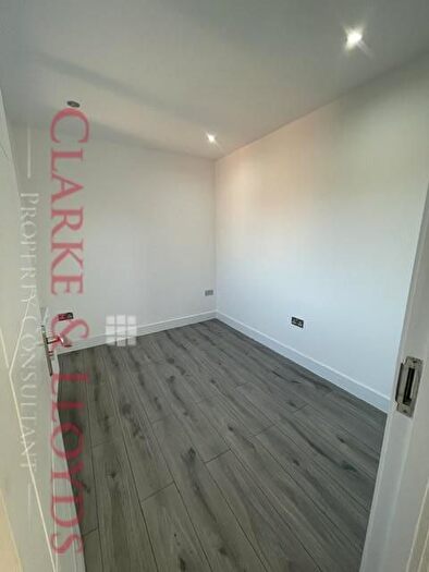 2 Bedroom Flat To Rent In Crown Road, Ilford, IG6