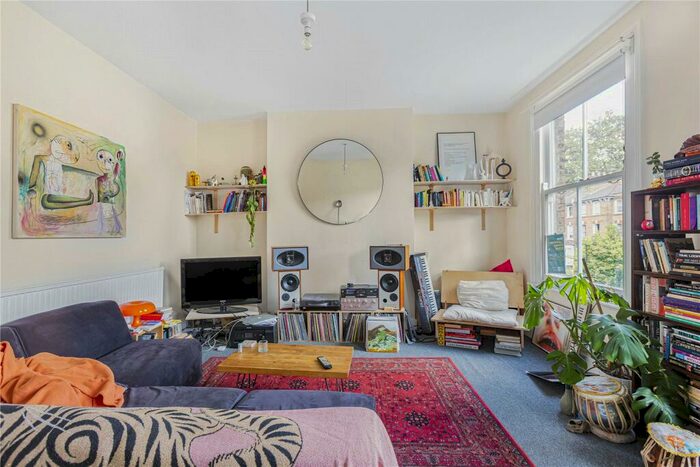 3 Bedroom Apartment To Rent In Colvestone Crescent, London, E8